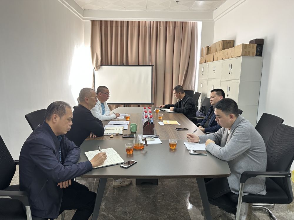 市住建局黨組成員、總工程師雷鍛煉同志帶隊(duì)到市建協(xié)調(diào)研協(xié)會(huì)換屆工作